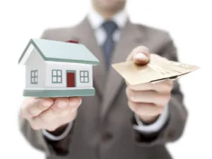 تقدم معظم شركات البطاقات الائتمانية والمصارف أدوات مجانية وسهلة الاستخدام لمساعدتك على التحكم بحساباتك الائتمانية