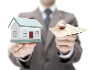 تقدم معظم شركات البطاقات الائتمانية والمصارف أدوات مجانية وسهلة الاستخدام لمساعدتك على التحكم بحساباتك الائتمانية