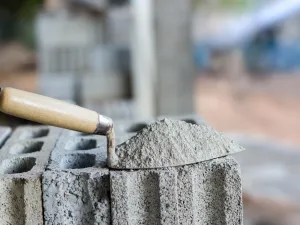 ركود البناء يهبط بمبيعات الإسمنت في المغرب
