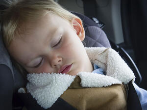 يأتي هذا النظام بعد فرض قانون أمريكي جديد في العام الماضي وهو الذي ألزم شركات السيارات بتثبيته، وكانت أولى السيارات التي حظيت بهذا النظام هي جي إم سي أكاديا في 2016