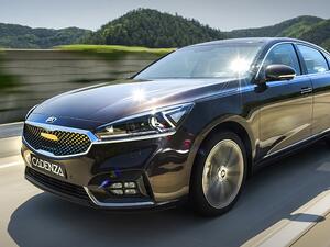 يضع الجيل الجديد من هذه السيارة معايير جديدة للراحة وديناميكيات وتقنيات القيادة في قطاع سيارات السيدان الكبيرة