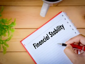 السيطرة الكافية على الأموال والدخل الشهري، والشعور بالثقة تجاه المستقبل، يعتبران أحد أفضل المؤشرات للأفراد