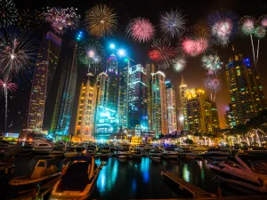 أسعار تذاكر الطيران لدبي وأبوظبي ترتفع مع اقتراب احتفالات رأس السنة 