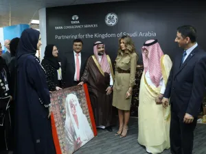 "جنرال إلكتريك" تستضيف السيدة الأمريكية الأولى في المركز النسائي لإجراءات الأعمال وخدمات تكنولوجيا المعلومات في الرياض
