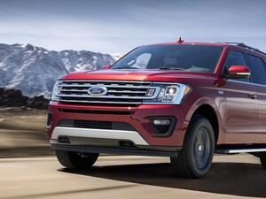 تتوفر الفئة الجديدة لكل من اكسبديشن XLT بقاعدة العجلات القصيرة والطويلة وتتيح لملّاكها نظام تعليق جديد مطوّر خصيصاً للطرق الوعرة 