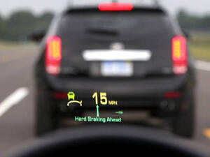 السيارة الناطقة الأولى، والتي ستكون من نوع كاديلاك، ستظهر إلى العلن في صالات العرض بنموذج 2017، وذلك خلال المؤتمر العالمي لأنظمة النقل الذكية