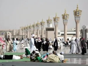 تعد مصر من أكبر الدول التي يخرج منها معتمرون كل عام، وبحسب تقديرات وزارة السياحة، فإن عدد المعتمرين في العام الهجري الماضي بلغ نحو 1.3 مليون معتمر