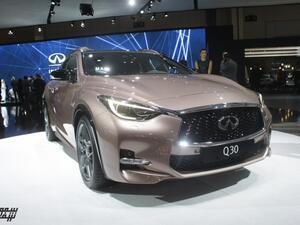 دشنت انفينيتي في معرض دبي الدولي للسيارات سيارتها المميزة والجديدة كلياً Q30 لأول مرة في الشرق الأوسط وفي ثاني ظهور عالمي لها بعد معرض فرانكفورت.

تقع Q30 بين فئتي الهاتشباك والكروس