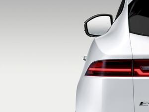 تستعد جاكوار للكشف عن E-Pace الجديدة كليًا والتي ستكون أصغر SUV لديها بعد F-Pace
