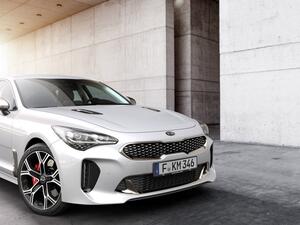 كشفت كيا رسمياً عن ستينجر التي تتوفر بفئتين، ستينجر الأساسية وستينجر GT الرياضية