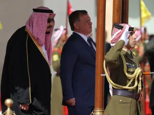 تم توقيع الاتفاقيات مساء الاثنين بحضور العاهل الاردني الملك عبد الله الثاني والملك سلمان بن عبد العزيز