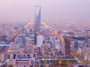 السعودية تغير قواعد المشتريات لتوفير الأموال