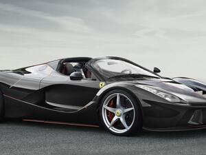 لم تكشف فيراري عن أية معلومات بخصوص سيارتها الجديدة واكتفت بنشر 3 صور عبر حساباتها على مواقع التواصل الاجتماعي حملت فيها الفئة المكشوفة مزيجاً من اللونين الأسود والأحمر في تناسق رائع يعكس جمال الشركة الايطالية العريقة