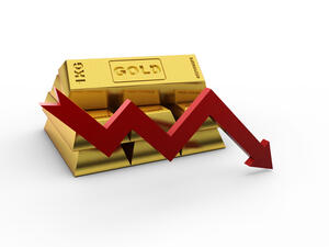 الذهب يهوي نحو أدنى مستوى في أسبوع والدولار يحلق عالياً 