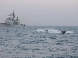 تسببت العقوبات الأمريكية والأوروبية القائمة في خفض صادرات النفط الإيراني أكثر من 50 في المائة عن مستواها قبل العقوبات البالغ نحو 2.2 مليون برميل يومياً وهو ما أفقد إيران إيرادات بمليارات الدولارات شهرياً
