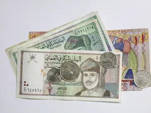 تقدر الموازنة الجديدة الإيرادات عند 10.1 مليار ريال، على افتراض متوسط سعر نفط يبلغ 58 دولارا للبرميل هذا العام