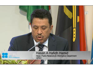 يضغط منتجو النفط الخليجيون بقيادة السعودية لعدم خفض إنتاج أوبك رغم مطالبة بعض الأعضاء بدعم أسعار الخام المتراجعة عن طريق حجب الإمدادات الزائدة عن السوق