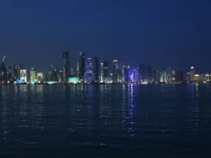 تواصل قطر استقطاب الاستثمار الأجنبي بهدف تعزيز الاستقرار في المنطقة