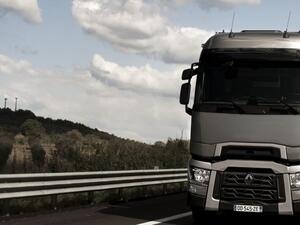 تم تجميع أول شاحنات رينو محليا من موديلات C و K بالتعاون بين المهندسين والفنين المحترفين