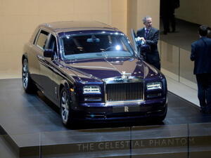 قالت شركة «رولز رويس موتورز»، المتخصصة في تصنيع السيارات الفارهة ذات العلامة التجارية المميزة، إن أرقام مبيعاتها ارتفعت بشكل قياسي في عام 2013، وذلك لتحقق أرباحا قياسية للعام الرابع على التوالي بفضل الأسواق الناشئة