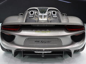 بورش تقدم تطبيقها الخاص بساعة آبل الذكية 