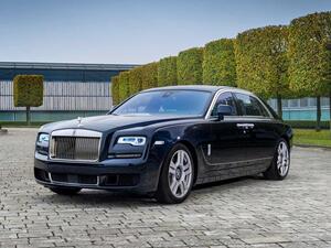 رولز رويس تكشف عن سيارة مستوحاة من الخط العربي في دبي