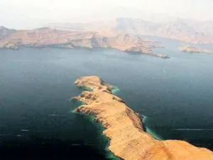 ميناء الشهيد رجائي جنوب إيران على مقربة من مضيق هرمز
