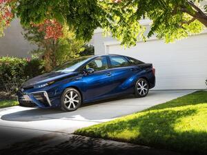 سيارة تويوتا ميراي 2016