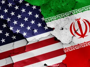 إيران تحتمي بجيرانها لتفادي أزمات العقوبات الأميركية
