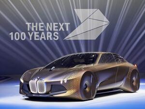 حملت هذه السيارة الاختبارية الاحتفالية اسم بي ام دبليو فيجن نيكست 100 – BMW Vision Next 100، التي تعني باللغة العربية رؤية بي ام دبلية لمئة سنة قادمة