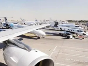  تتوفر رحلات طيران الإمارات المنتظمة إلى محطاتها الأربع في المملكة التي تشمل جدة والرياض والدمام والمدينة المنورة، أمام عملاء الناقة كالمعتاد