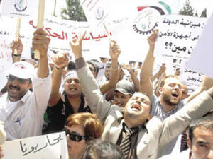 شهدت الاراضي الفلسطينية موجة احتجاجات مستمرة للاسبوع الثاني