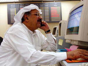 جاء المستثمرون البحرينيون الأفراد في المركز الأول من حيث صافي شراء الاسهم، إذ قاموا بشراء أسهم في البورصة بقيمة تصل إلى أكثر من 59.86 مليون دينار (38.06 في المئة من إجمالي المشتريات).