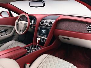 تتوفر تطعيمة الحجر بأربعة ألوان مختلفة هي Galaxy, Autmun White, Terra Red وأخيراً Copper وتتم معالجة الحجر بأحدث التقنيات في مقر بنتلي وتصميمه ونحته يدوياً لضمان جمالٍ لا يضاهى في سيارتها الجديدة