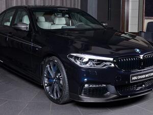 نسخة من سيارة BMW 540i بهيكل كربوني في أبوظبي