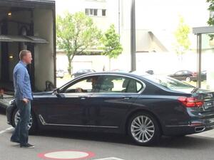 تمتلك هذه النسخة من سيارة بي ام دبليو الفئة السابعة 2016 محرك V8 سعة 4.4 لتر مع شاحن توربيني مزدوج يولد قوة 443 حصان و 650 نيوتن.متر من عزم الدوران