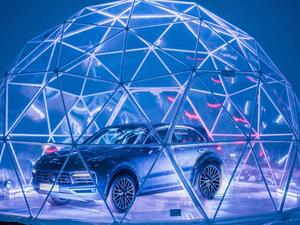 بورش تفتتح صالة عرض جديدة في أعلى جبال الألب