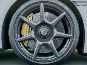 أول جنط مصنوع من الكربون فايبر في تاريخ بورش 