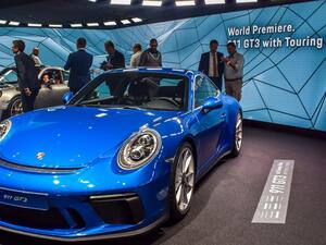 بورش تكشف عن 911 GT3 برزمة Touring الجديدة