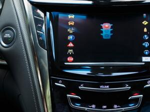 كاديلاك تعلن عن نظام جديد يتيح لسياراتها بالتواصل مع الإشارات الضوئية