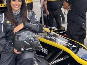 السعودية أسيل الحمد تقود سيارة فورمولا 1 تزامناً مع قيادة المرأة