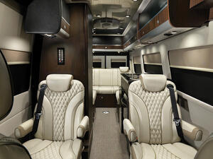 سيارة سياحية حصرية محدودة الإصدار من “Aistream”