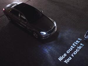 مرسيدس S-Class مايباخ تتحدث مع المشاة بمصابيحها الذكية