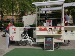 مقهى متكامل وفي مكان لن يخطر ببالكم، أجل فمقهى “Wheelys” يقع على دراجة تُشحَن إلى رواد الأعمال حول العالم، بهدف تقديم القهوة العضوية في المواقع التي يحبها الناس