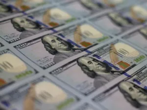 القيمة الشرائية للدولار الواحد أو ما يعادله من العملات الأخرى قد تختلف من بلد إلى آخر