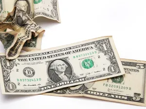نزل مؤشر الدولار الذي يقيس أداء العملة الأميركية مقابل سلة من ست عملات رئيسية 0.2% إلى 95.888. 