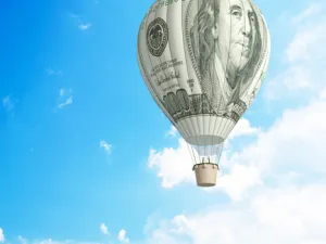 صعد الدولار بعد بيان مجلس الاحتياطي وقفز اليوم ما يصل إلى 0.8% مقابل سلة من العملات الرئيسة