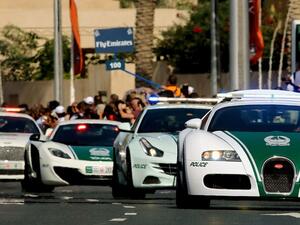 أعلنت شرطة دبي قبضها على سيارات تنوعت مخالفتها بين التسابق الغير قانوني في الشوارع العامة، القيادة الخطيرة والسرعة الزائدة جداً