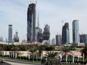 تقوم شركة ماجد الفطيم القابضة بتقييم ودراسة خيارات مختلفة لتطوير مركز تسوق يضم 50 متجراً في إحدى المناطق السكنية الحيوية في إمارة دبي