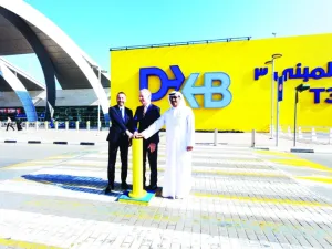 مطارات دبي تبدأ التزين بالعلامة التجارية الجديدة 
